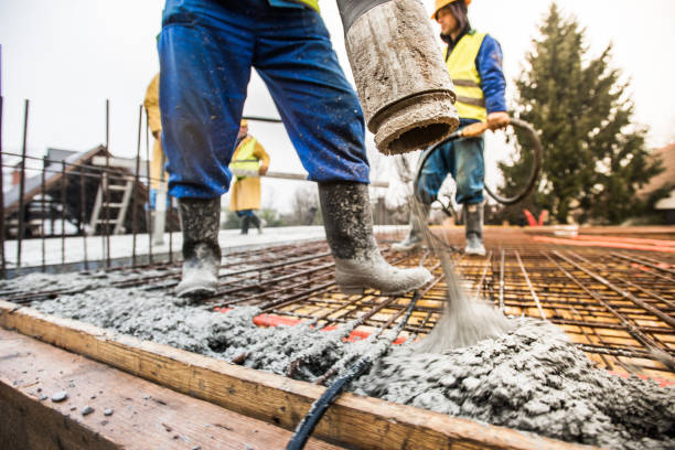 Best Commercial Concrete Contractor  in Le Center, MN